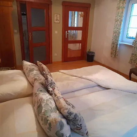 Pensión Doppelbettzimmer Auf Bauernhof In Naturalleinlage