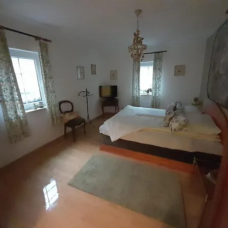 Pensión Doppelbettzimmer Auf Bauernhof In Naturalleinlage